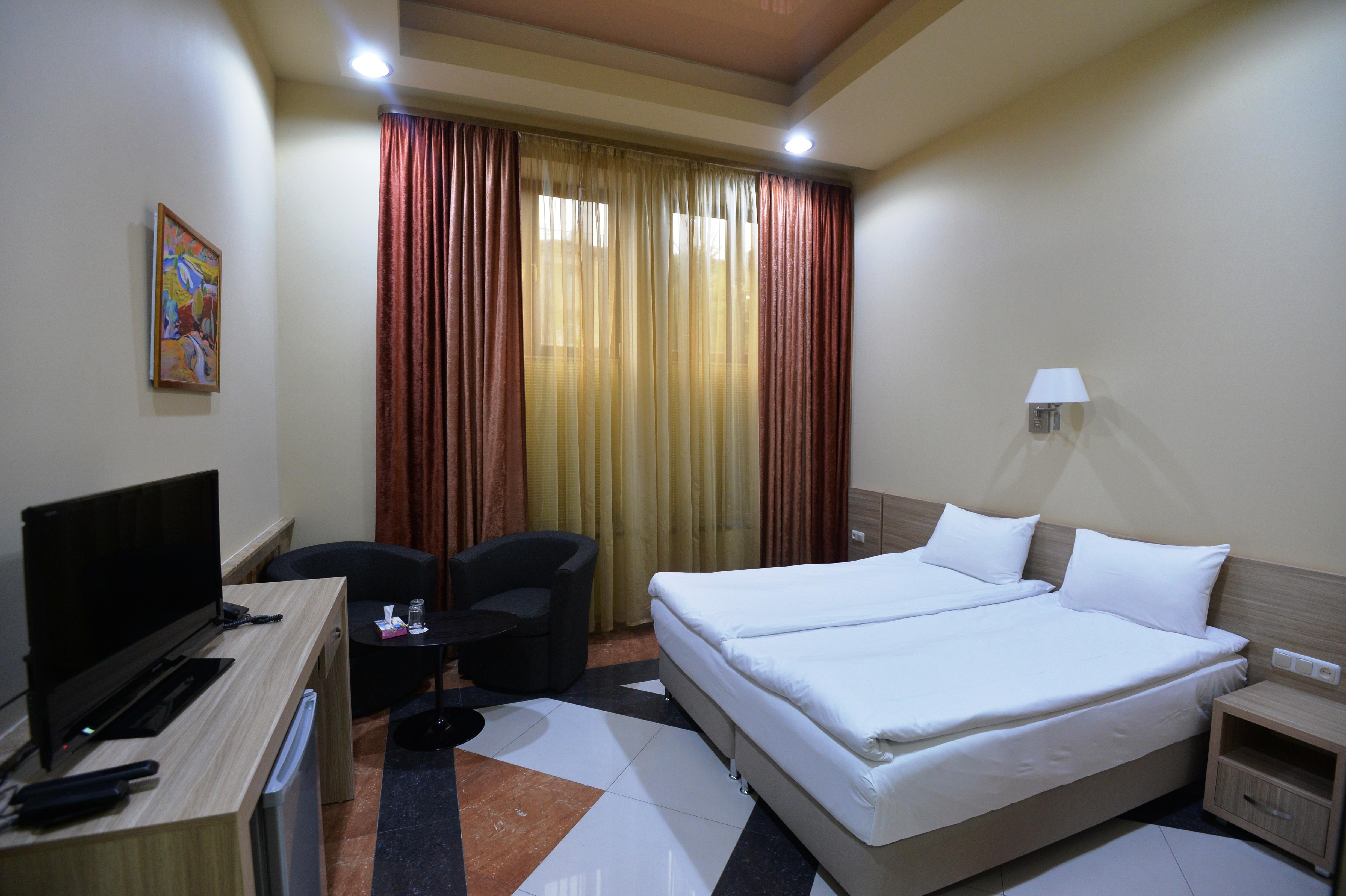 Yerevan Deluxe Hotel Exterior photo