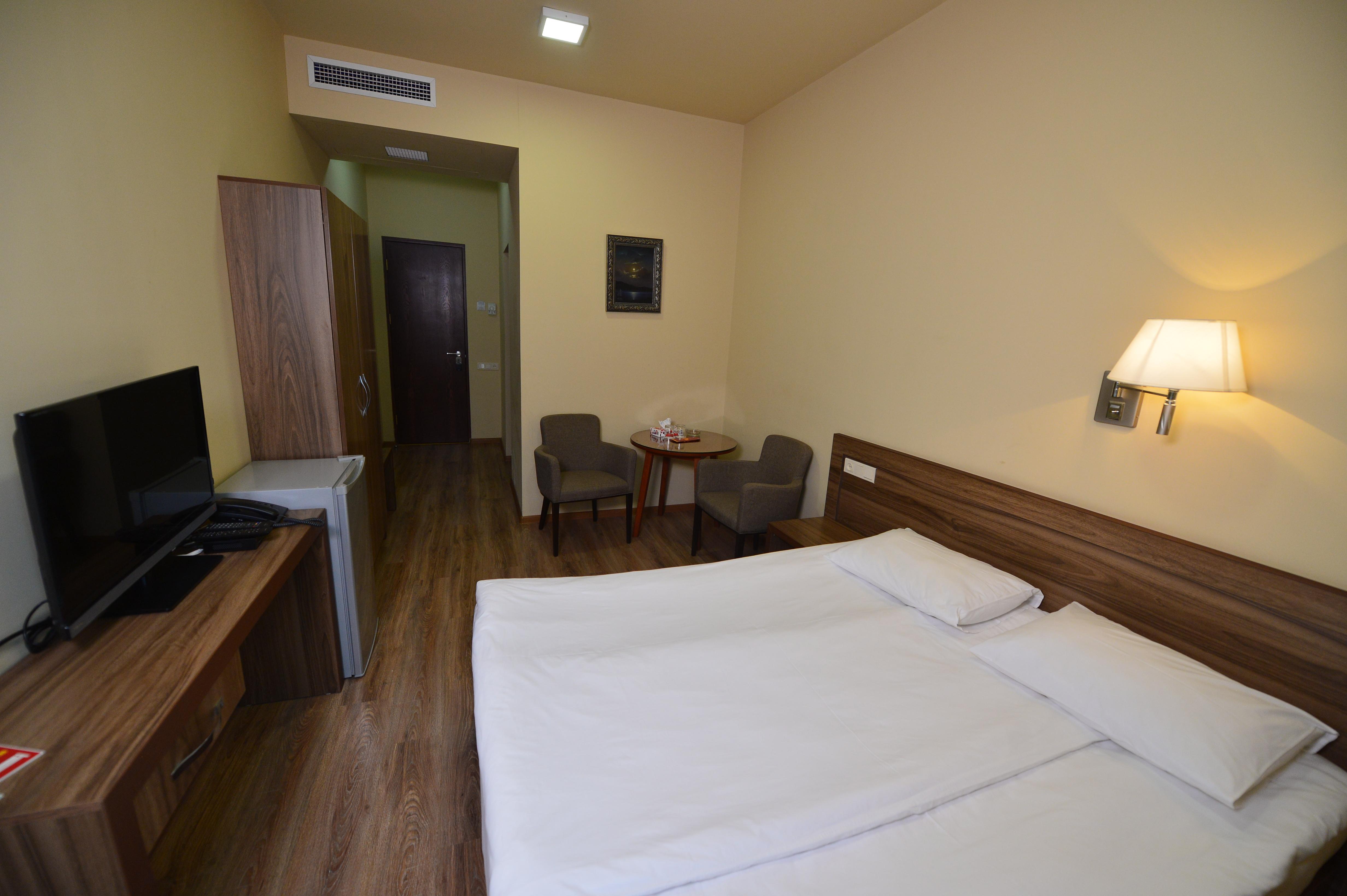 Yerevan Deluxe Hotel Exterior photo