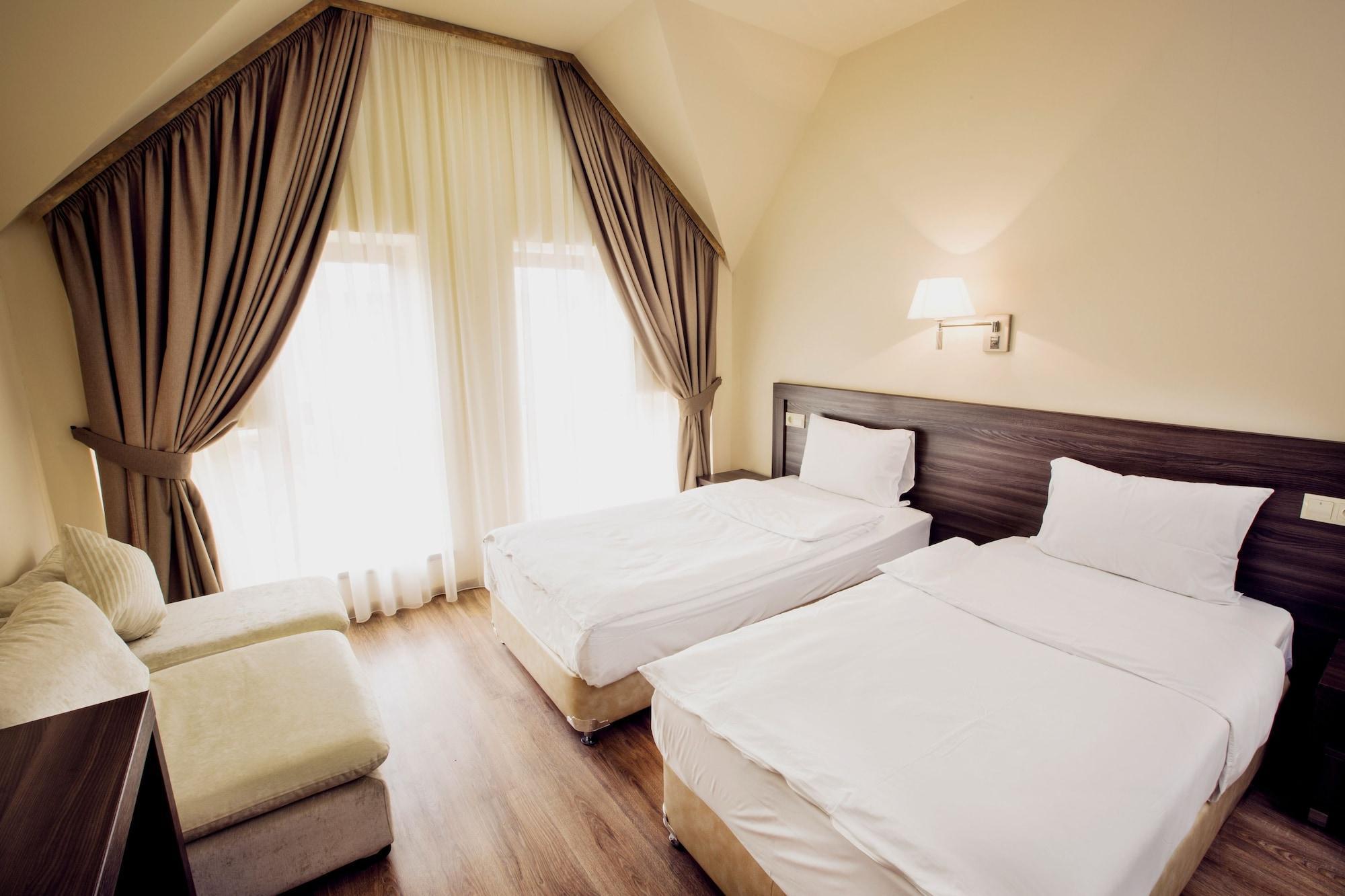 Yerevan Deluxe Hotel Exterior photo