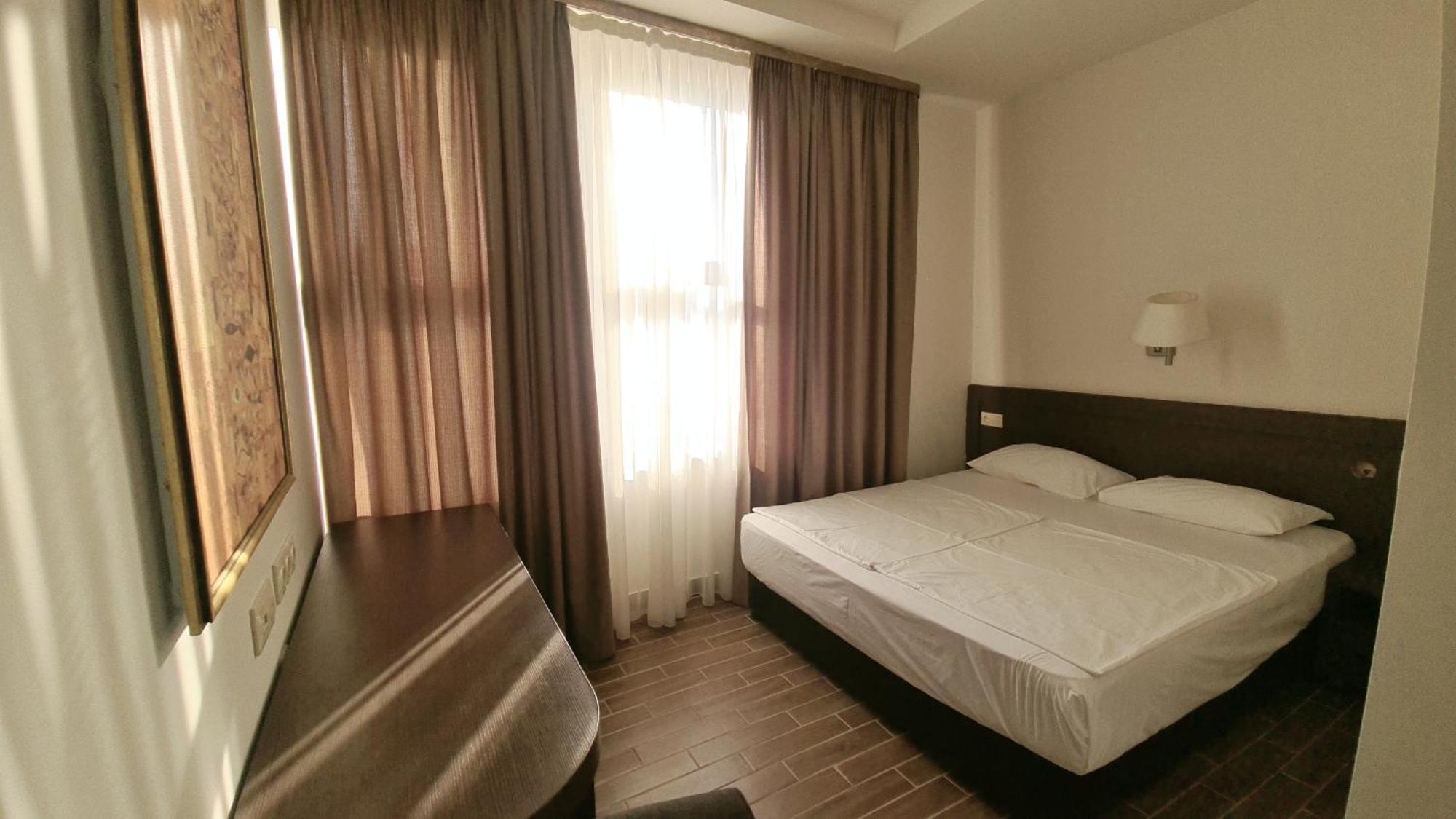 Yerevan Deluxe Hotel Exterior photo