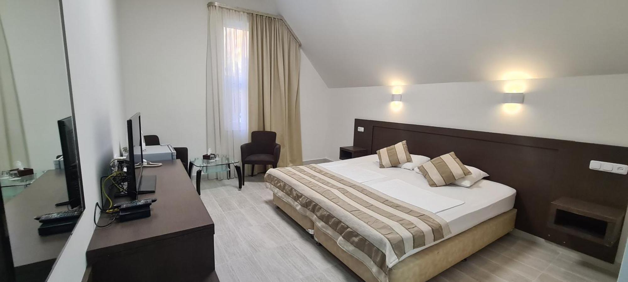 Yerevan Deluxe Hotel Exterior photo