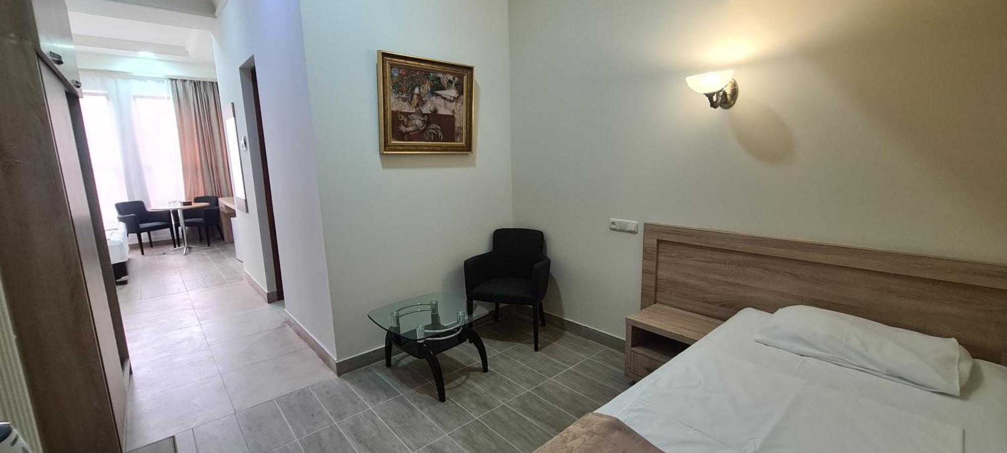 Yerevan Deluxe Hotel Exterior photo
